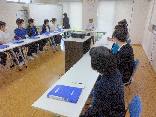 浅野院長より鳳永病院について講義